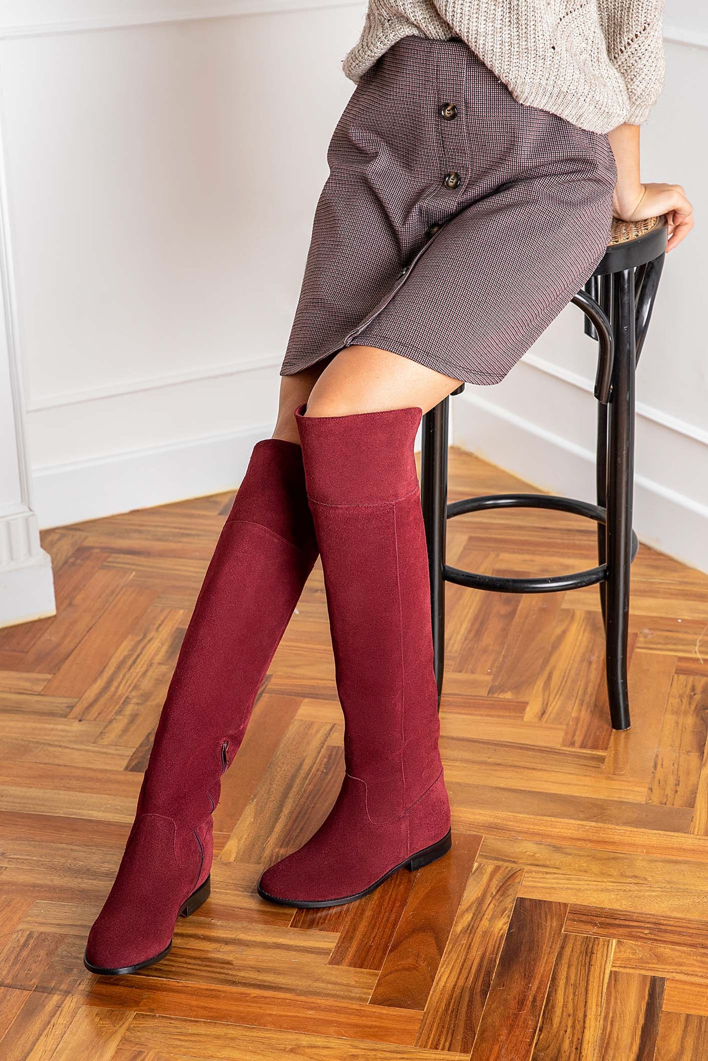 Calf fitting over the knee flat boots Mora burgundy suede